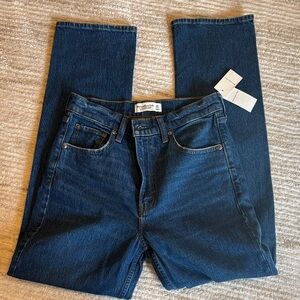 NWT Abercrombie & Fitch| 90’s STRAIGHT-WIDE LEG HIGH RISE JEANS ~size 28
